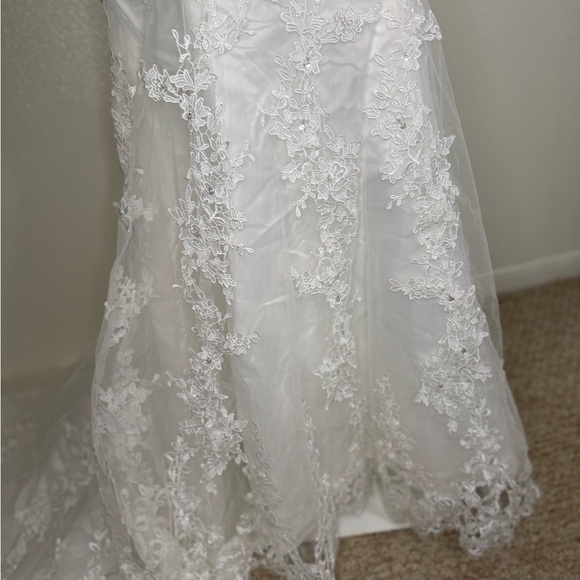 Loyeloy Women's Wedding Dresses V Neck Slit Lace. - Picture 8 of 15